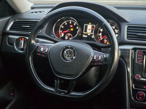 Used 2018 Volkswagen Passat 2.0T SE FWD image 24
