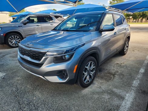 Used 2021 Kia Seltos EX AWD/4WD image 2