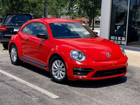 Used 2018 Volkswagen Beetle 2.0T S FWD image 1