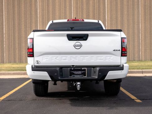 Used 2025 Nissan Frontier SV AWD/4WD image 8