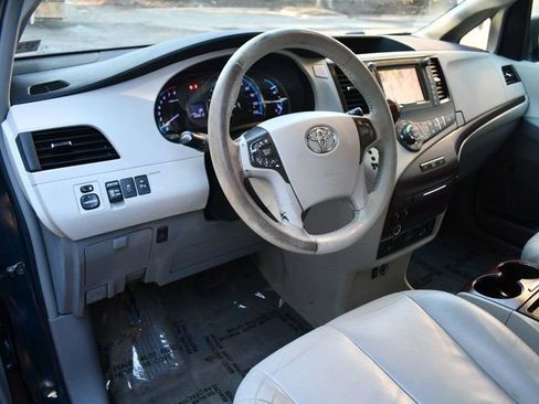 Used 2011 Toyota Sienna XLE w/ Premium Pkg image 20