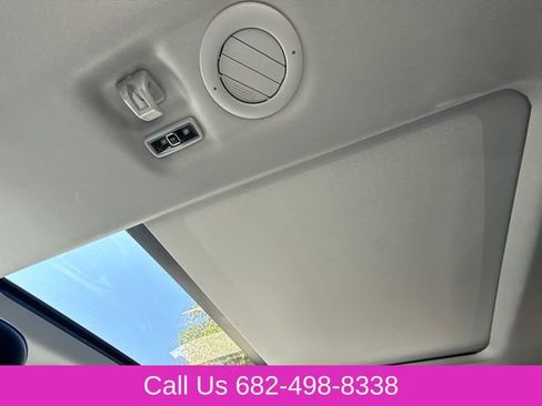 Used 2022 Ford Explorer XLT w/ Equipment Group 202A RWD image 16