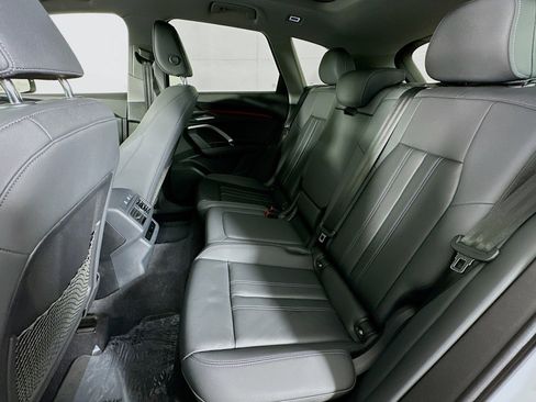 Used 2025 Audi Q5 Premium w/ 19" Wheel Package image 9