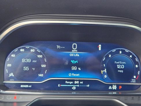 Used 2024 Chevrolet Suburban Premier image 16