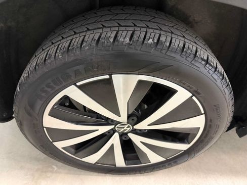Certified 2023 Volkswagen Taos SE FWD image 13