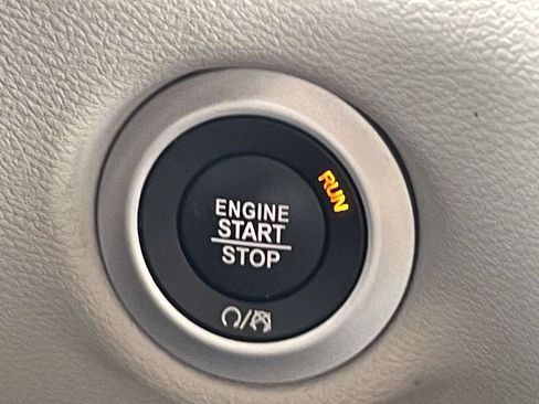 Certified 2018 Chrysler Pacifica Touring Plus FWD image 33