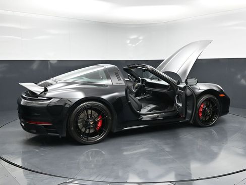 Certified 2022 Porsche 911 Targa 4 GTS AWD/4WD image 32