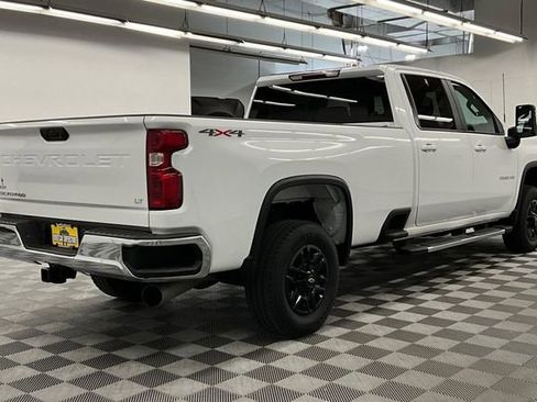 Used 2025 Chevrolet Silverado 2500 LT w/ Convenience Package AWD/4WD image 13
