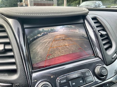 Used 2016 Chevrolet Impala LTZ w/ Enhanced Convenience Package FWD image 24