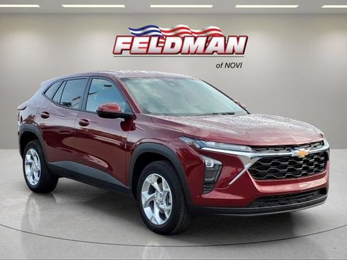 Used 2024 Chevrolet Trax LS w/ LS Convenience Package FWD image 8