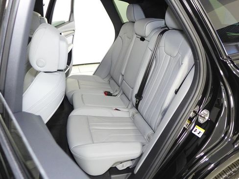 Used 2024 Audi Q5 e Premium Plus w/ Premium Plus Package image 21