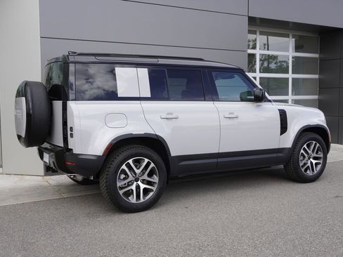 New 2026 Land Rover Defender 110 S AWD/4WD image 4