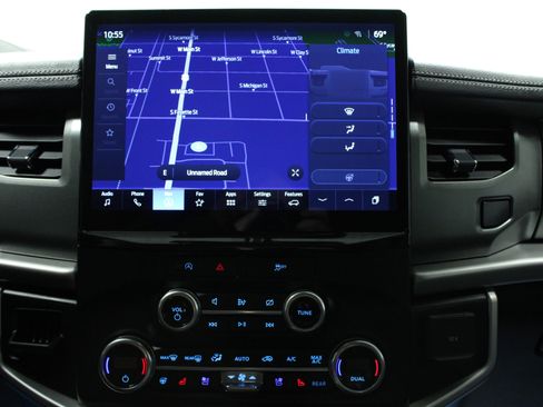 Used 2024 Ford Expedition XLT image 23