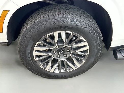 Used 2025 Chevrolet Tahoe Z71 w/ Comfort Package AWD/4WD image 37