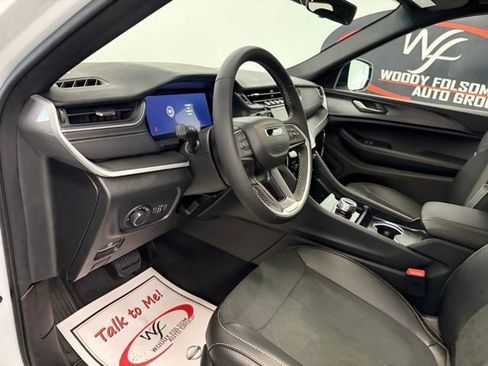 New 2025 Jeep Grand Cherokee Altitude image 13