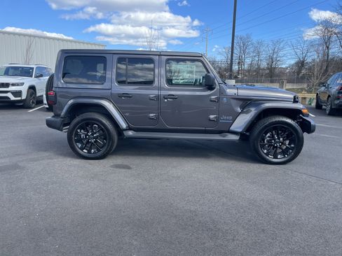 Certified 2025 Jeep Wrangler Sahara image 6