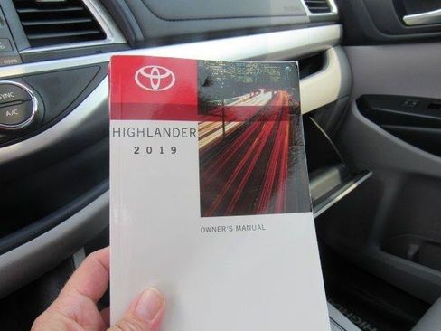Used 2019 Toyota Highlander XLE AWD/4WD image 45