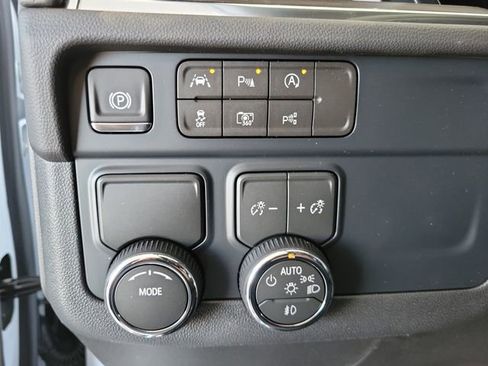 New 2026 Chevrolet Suburban Premier RWD image 13
