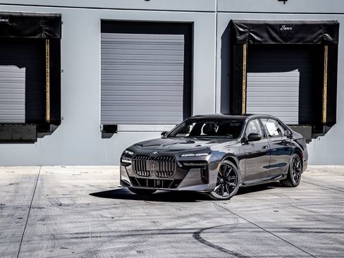 New 2026 BMW 760i xDrive w/ Executive Package AWD/4WD image 2