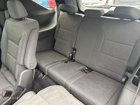 Used 2025 Chevrolet Traverse LT image 20