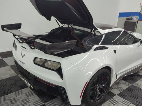 Used 2019 Chevrolet Corvette ZR1 RWD image 29