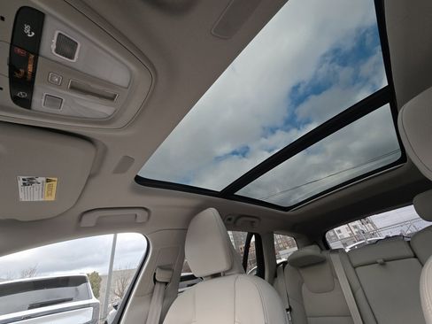 Certified 2024 Volvo V60 B5 Cross Country Plus image 23