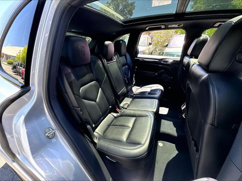 Used 2017 Porsche Cayenne Platinum Edition AWD/4WD image 27