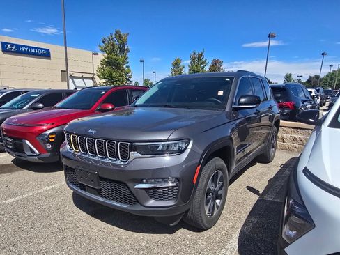 Used 2023 Jeep Grand Cherokee 4WD 4xe image 12
