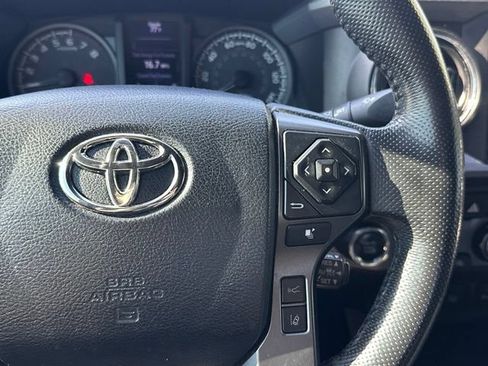 Used 2019 Toyota Tacoma TRD Off-Road w/ Technology Package AWD/4WD image 24