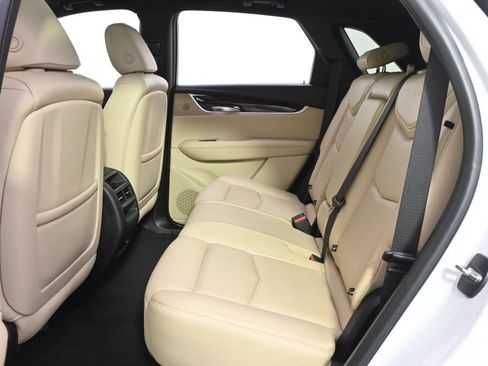 Used 2018 Cadillac XT5 Luxury w/ Driver Awareness Package AWD/4WD image 21