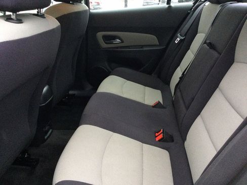 Used 2014 Chevrolet Cruze LS image 11