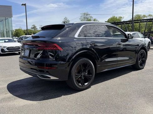 Used 2023 Audi Q8 Premium w/ Convenience Package AWD/4WD image 5