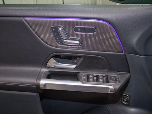 Used 2022 Mercedes-Benz GLB 250 GLB 250 image 17