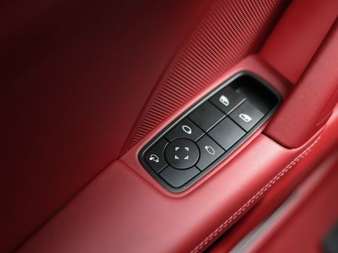 Used 2024 Porsche 911 Carrera w/ Premium Package image 43