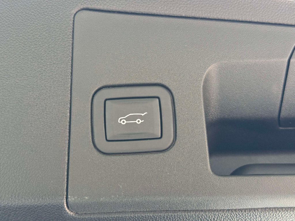 Used 2024 Cadillac XT5 Luxury w/ LPO, Floor Liner Package AWD/4WD image 18