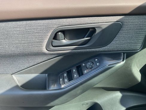 Used 2023 Nissan Rogue S FWD image 22