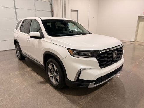 Used 2023 Honda Pilot EX-L image 3