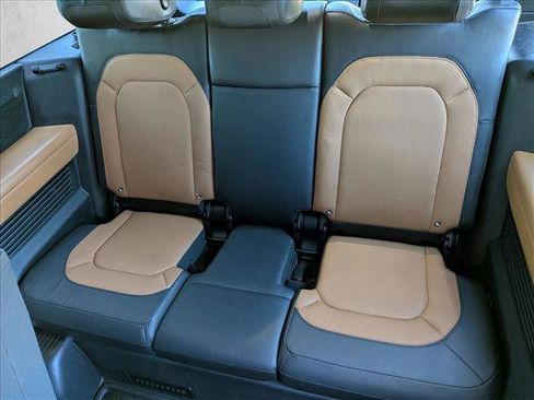 Used 2023 Land Rover Defender 130 X-Dynamic SE image 21