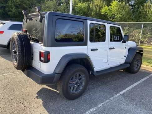 Used 2024 Jeep Wrangler Unlimited Sport AWD/4WD image 8