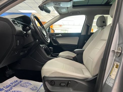 Used 2020 Volkswagen Tiguan SEL AWD/4WD image 19