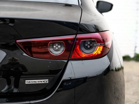 Used 2021 MAZDA MAZDA3 s image 46