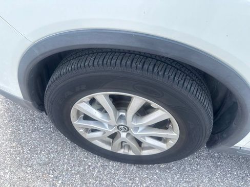 Used 2018 Nissan Rogue SV FWD image 8