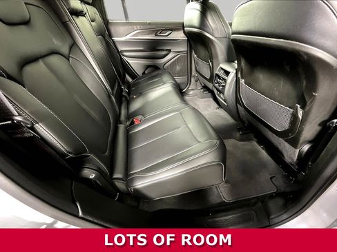 Used 2025 Jeep Grand Cherokee Limited w/ Luxury Tech Group II AWD/4WD image 23