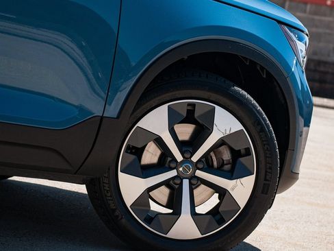 Certified 2024 Volvo XC40 B5 Plus w/ Climate Package AWD/4WD image 7