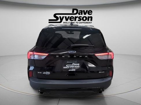 Used 2022 Ford Escape SE w/ SE Sport Appearance Package image 3