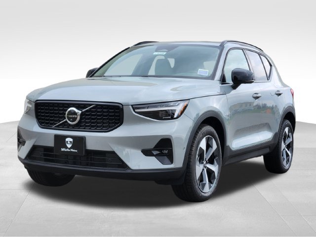 Used 2026 Volvo XC40 B5 Plus w/ Protection Package Premier AWD/4WD image 3