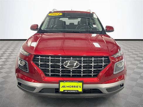 Used 2024 Hyundai Venue Limited image 2