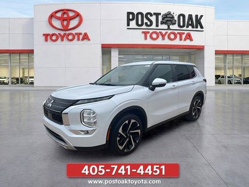 Used 2022 Mitsubishi Outlander SE FWD image 1
