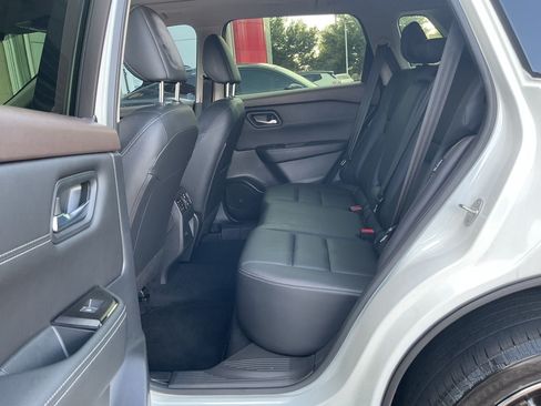 Used 2023 Nissan Rogue SL FWD image 9