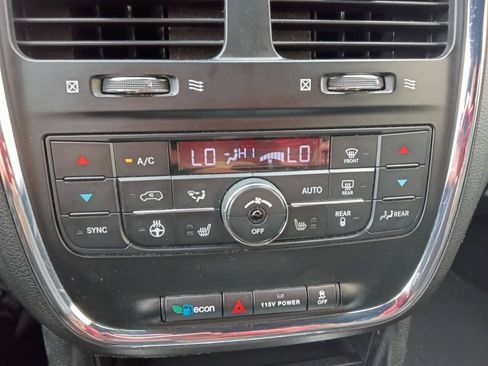 Used 2018 Dodge Grand Caravan GT FWD image 19